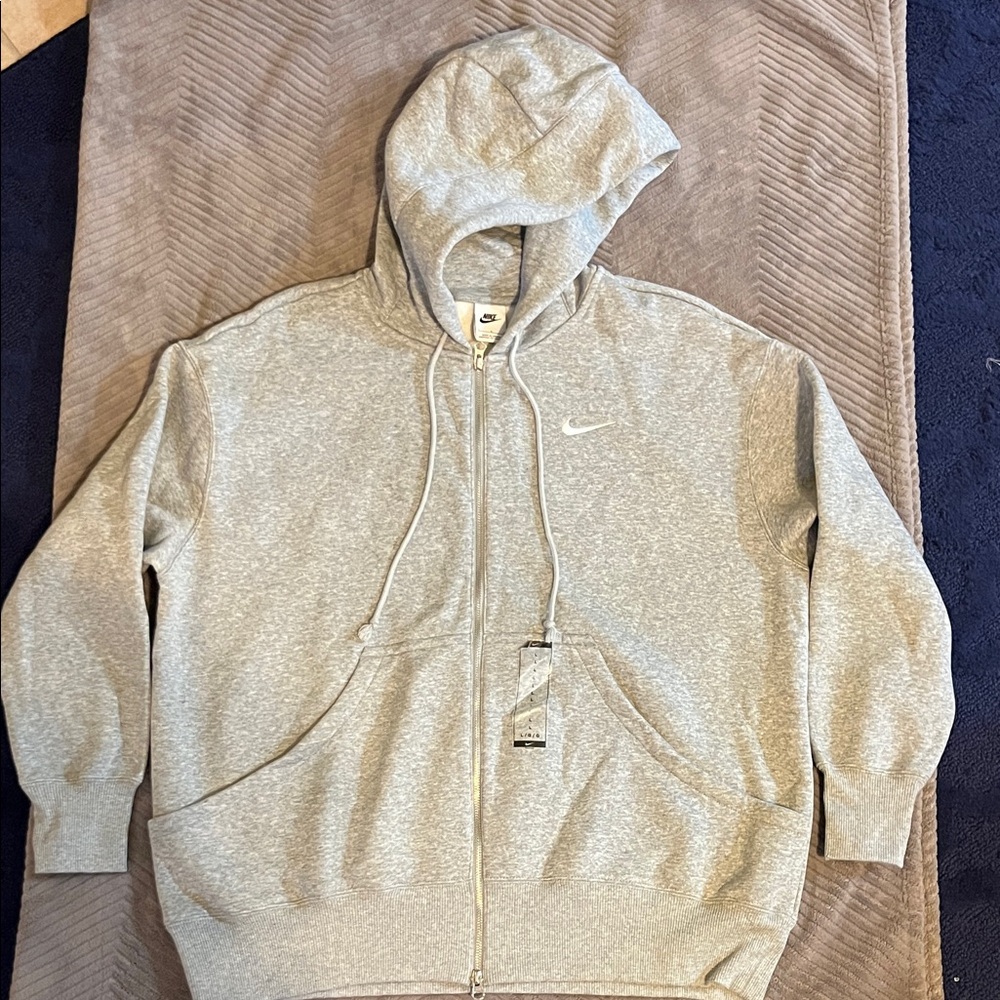 Nike Men's Light Gray Zip-Up Sweater